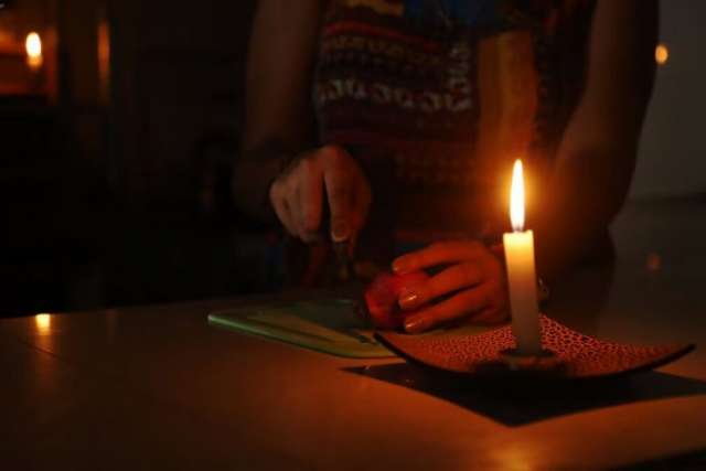 Vecinos de parajes rurales en Corrientes denuncian cortes de luz prolongados,